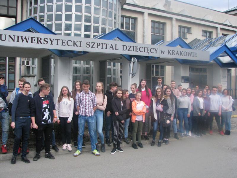 Wizyta wolontariuszy na oddziałach onkologicznych Uniwersyteckiego Szpitala Dziecięcego w Krakowie-Prokocimiu