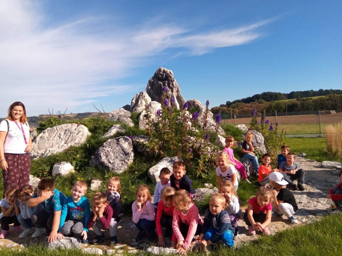 Wycieczka przedszkolaków do parku geologiczno-przyrodniczego w Bobowej