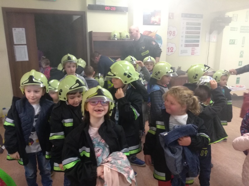 Przedszkolaki z Wilczysk z wizytą u Strażaków