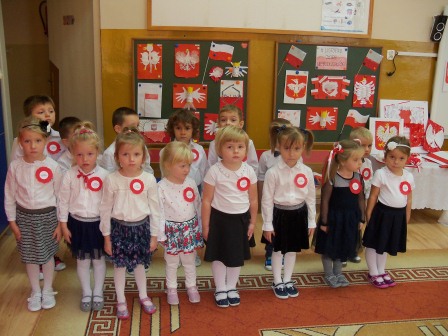 Przedszkolaki pamietają o Święcie Niepodległości