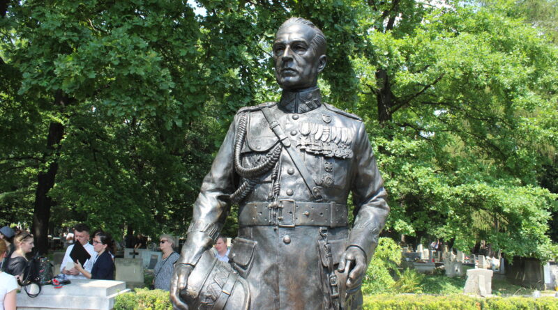 Burmistrz Bobowej na uroczystości odsłonięcia pomnika generała Bolesława Wieniawy-Długoszowskiego na cmentarzu Rakowickim w Krakowie