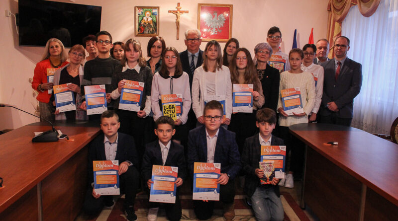 Burmistrz Bobowej wręczył nagrody uczniom wyróżnionym w kampanii „Zachowaj trzeźwy umysł”