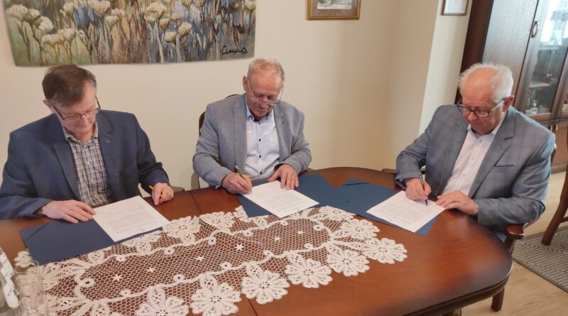 Umowa na remont kolejnych dróg w gminie Bobowa podpisana