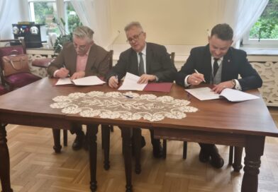 Podpisano trójstronne porozumienie dotyczące Dworu w Jeżowie Podpisano trójstronne porozumienie dotyczące Dworu w Jeżowie